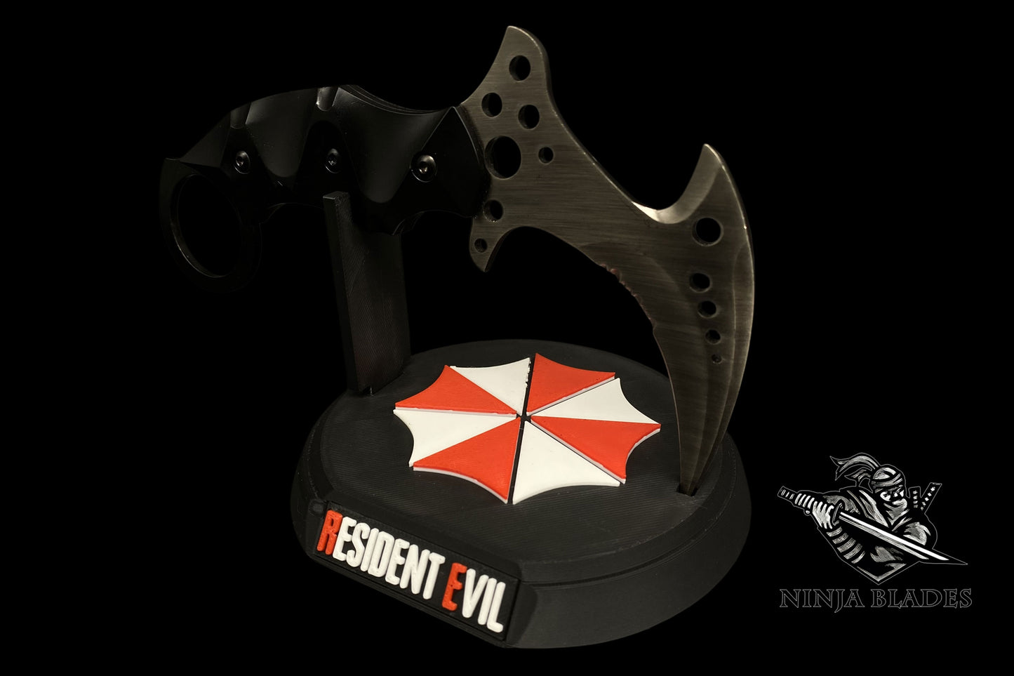 Re8 Village Chris Karambit Metal Replica - Blunt Blade Prop