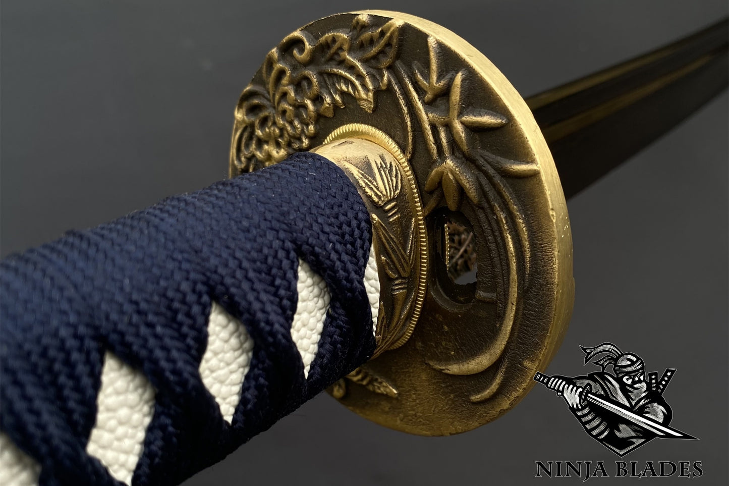 Red Damascus Steel Samurai Katana – The Crane’s Grace