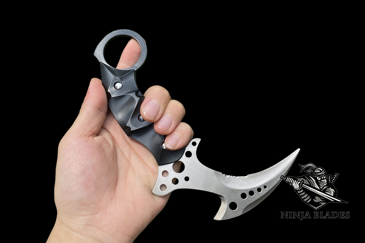 Re8 Village Chris Karambit Metal Replica - Blunt Blade Prop