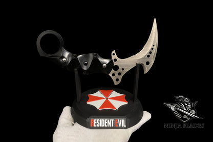 Re8 Village Chris Karambit Metal Replica - Blunt Blade Prop
