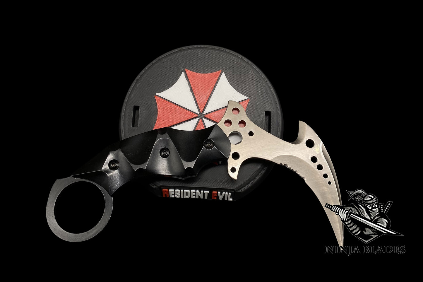 Re8 Village Chris Karambit Metal Replica - Blunt Blade Prop