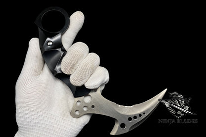 Re8 Village Chris Karambit Metal Replica - Blunt Blade Prop